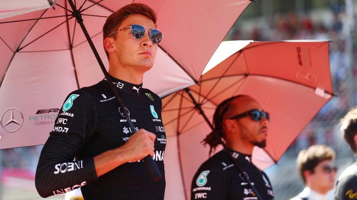 MONZA, ITALY - SEPTEMBER 11: George Russell of Great Britain and Mercedes and Lewis Hamilton of Great Britain and Mercedes look on, on the grid during the F1 Grand Prix of Italy at Autodromo Nazionale Monza on September 11, 2022 in Monza, Italy. (Photo by Dan Istitene - Formula 1/Formula 1 via Getty Images)