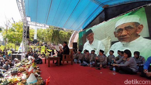 Gus Miftah saat memberikan tausiah dalam Satu doa untuk Indonesia di Gunung Tidar, Magelang, Jumat (28/10/2022).