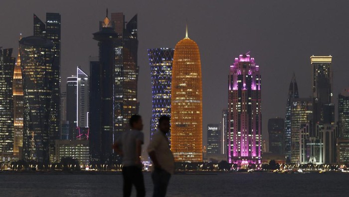 Soccer Football - FIFA World Cup Qatar 2022 Preview - Doha, Qatar - October 12, 2022 General view of the Doha skyline REUTERS/Hamad I Mohammed