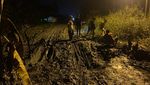 Penampakan Jalan Rusak yang Dibangun Kuburan oleh Warga di Batu Bara