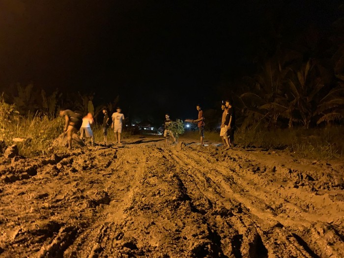 Jalan rusak di Batu Bara