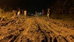 Penampakan Jalan Rusak yang Dibangun Kuburan oleh Warga di Batu Bara