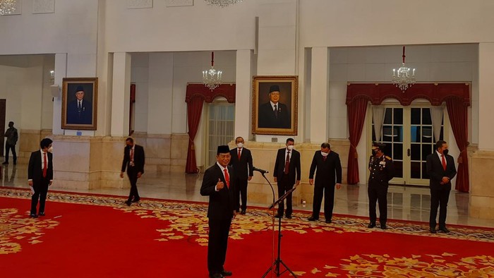 Johanis Tanak ucapkan sumpah jabatan sebagai Wakil Ketua KPK di depan Presiden Jokowi. (Kanavino/detikcom)