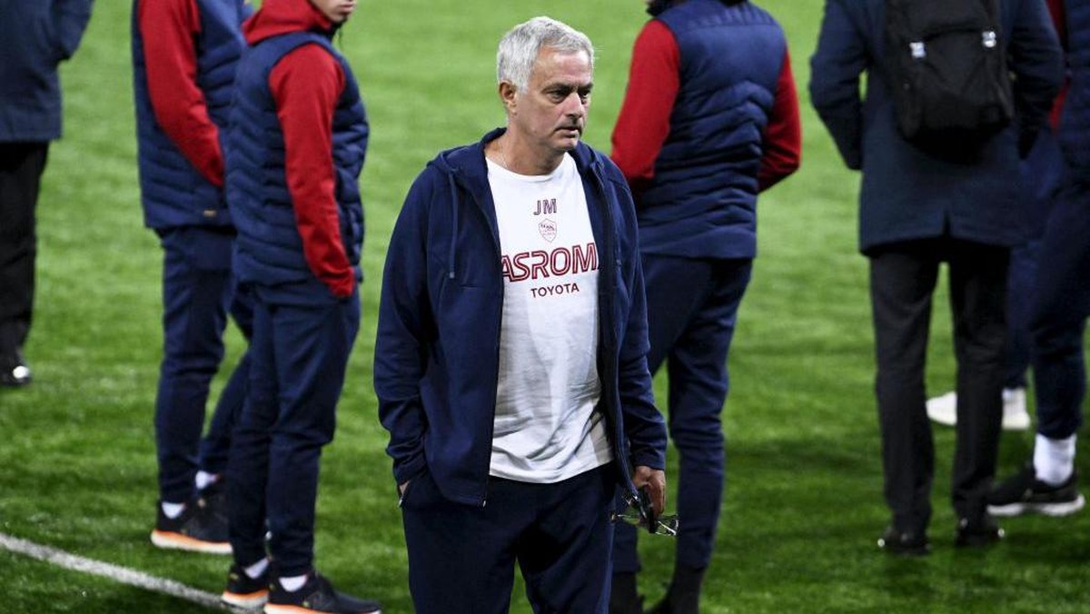 Jose Mourinho tidak menikmati kemenangan AS Roma atas HJK Helsinki di Liga Europa (Foto: LEHTIKUVA/AFP via Getty Images/VESA MOILANEN)