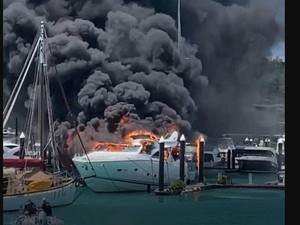 Mengerikan! Superyacht Mewah di Australia Dilanda Kebakaran Hebat
