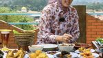 Keseruan Anne Ratna Mustika Saat Jajan ke Pasar hingga Potong Tumpeng