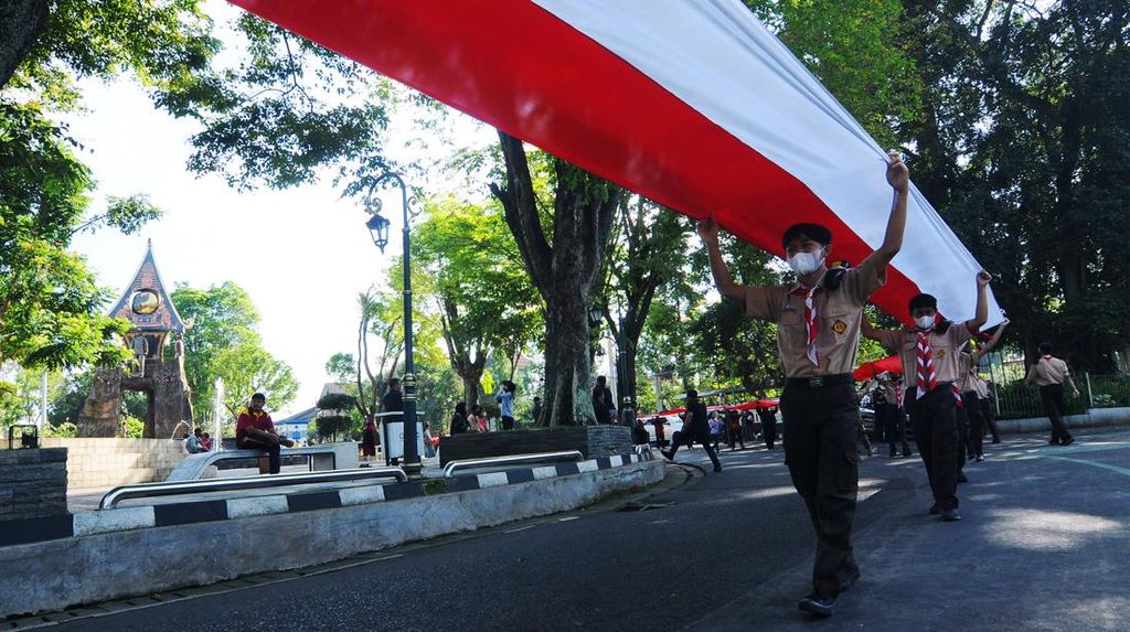 Kirab Bendera Merah Putih Sepanjang 1.000 Meter Peringati Sumpah Pemuda