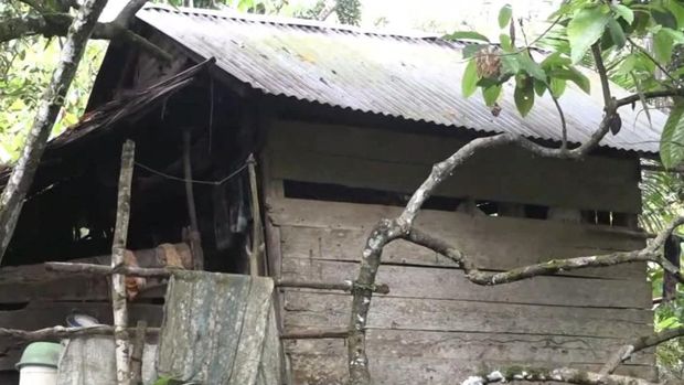 Kallotong (80) dan Mulia (70) hanya hidup berdua di tengah hutan. Kondisi rumah mereka pun sudah tidak layak. Yuk bantu mereka dengan donasi di berbuatbaik.