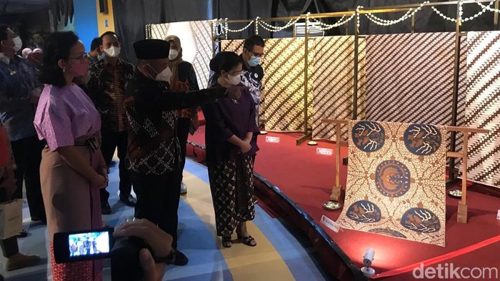 Koleksi batik Larangan Keraton Jogja yang dipamerka di Taman Pintar Jogja, Jumat (28/10/2022).