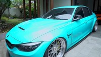 Salah satu mobil koleksi Rizky Billar adalah BMW M3 320. Foto: YouTube Andre Taulany