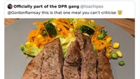 Terlalu yakin makanannya tak akan dikritik oleh Gordon Ramsay, netizen ini berujung sakit hati. Potret beefsteak yang dibuatnya malah dikatakan sebagai sarung tangan pemain baseball. Foto: Bored Panda