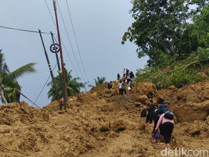 Longsor Masih Tutupi Jalan Trans Sulawesi di Majene, Lalin Macet 3 Km