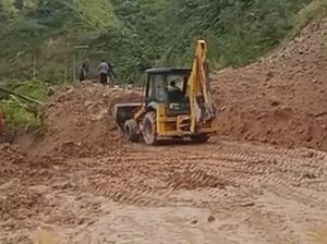 Longsor Akibat Hujan Lebat Putus Jalan Poros Mamasa-Mamuju Sulbar