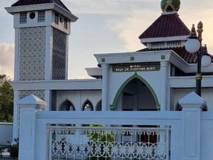 Masjid Prof. Dr. Sugiyono Rusti dibangun dari uang royalti penjualan buku