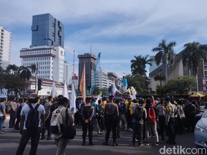 19 Tuntutan Massa Demo BEM SI di Patung Kuda