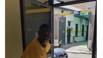 Elon Musk mempersilakan CEO Twitter segera keluar dari kantor. Foto: Twitter