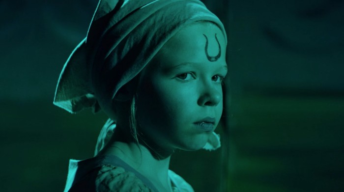 Cuplikan adegan di film horor Moloch (2022).