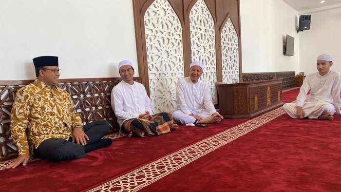 Momen Anies Baswedan sowan Habib Novel di Solo, Jumat (28/10/2022).