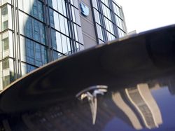 Detik-detik Elon Musk Angkut Wastafel ke Markas Twitter