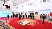 Presiden Joko Widodo (Jokowi) melantik Johanis Tanak menjadi pimpinan Komisi Pemberantasan Korupsi (KPK), Jumat (28/10/2022).