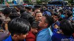 Momen Mahasiswa dan Polisi Adu Dorong di Patung Kuda