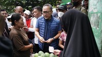 Pemerintah juga telah mempersiapkan upaya mengendalikan inflasi pangan antara lain melalui operasi pasar, subsidi angkutan, serta optimalisasi program Gerai Maritim, Tol Laut, dan Jembatan Udara. 