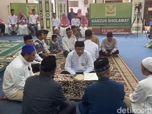 Nikah Massal Gratis di Kanzus Sholawat Pekalongan, Bonus Doa Habib Luthfi