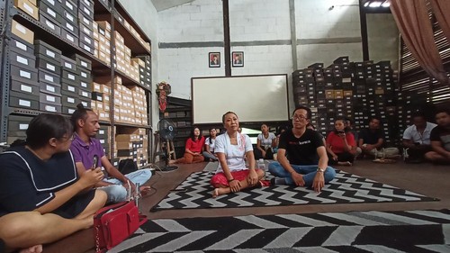 Niluh Djelantik saat menerima perwakilan dari sepuluh komunitas yang mendorongnya maju sebagai calon anggota DPD pada Pemilu 2024 mendatang, Jumat (28/10/2022)