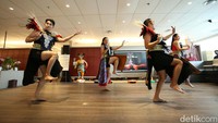 Pertunjukan yang melibatkan ratusan seniman dan puluhan musisi ini akan digelar di Ciputra Artpreneur, Jakarta, selama dua hari yakni pada Sabtu - Minggu, 12 - 13 November 2022.