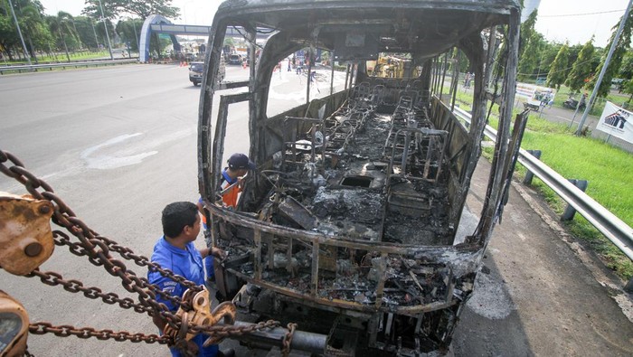 Namun, untungnya tidak ada korban jiwa dalam peristiwa tersebut.