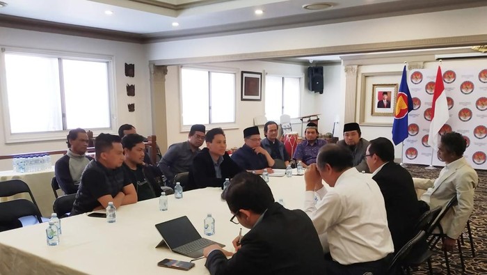 Pertemuan para mahasiswa penerima beasiswa MORA 5000 Doktor Kemenag-LPDP dengan Konsul Jenderal Republik Indonesia (RI) di Sydney, Australia Vedi Kurnia Buana, Jumat (28/10/2022).
