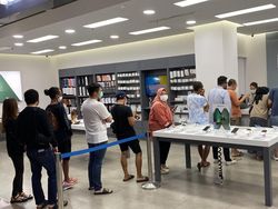 Gokil! Antrean Mengular di Preorder iPhone 14