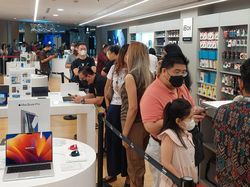 Gokil! Antrean Mengular di Preorder iPhone 14