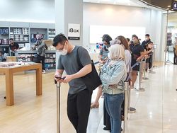 Gokil! Antrean Mengular di Preorder iPhone 14