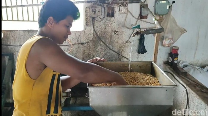 Produksi tahu di Tasikmalaya.