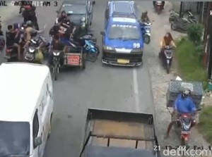 Meresahkan! Gerombolan Pelajar Medan Bacok dan Begal Motor ABG di Jalan