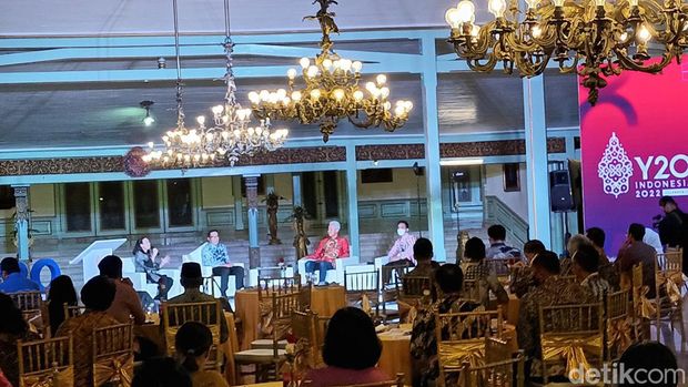 Ridwan Kamil, Ganjar Pranowo, dan Gibran Rakabuming Raka di Solo, Jumat (28/10/2022).