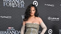 Rihanna tampil khusus untuk menyambut film Black Panther 2: Wakanda Forever yang bakal dirilis 11 November 2022. Foto: FilmMagic/Axelle/Bauer-Griffin