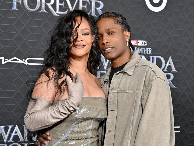 Momen Mesra Rihanna dan A$AP Rocky di Premiere Black Panther 2