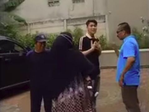 Rizky Billar cekcok dnegan tetangga.