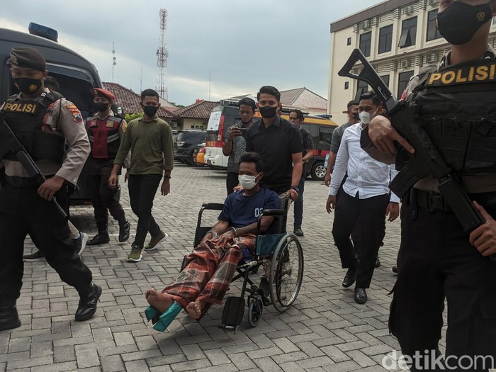 S (28) tersangka pembunuh teman sendiri di Mapolres Demak, Jumat (28/10/2022).