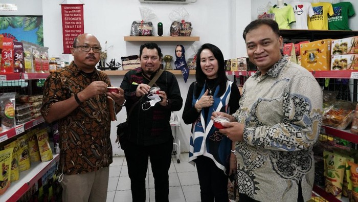 Setelah mengurus dan mendapatkan NIB, Christine merasakan berbagai kemudahan yang ditawarkan, terutama terkait pengajuan izin-izin usaha.