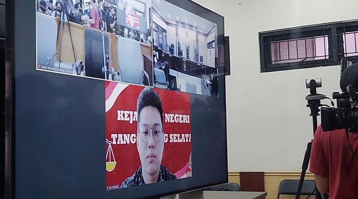 Sidang vonis Indra Kenz ditunda. (Dwia/detikcom)