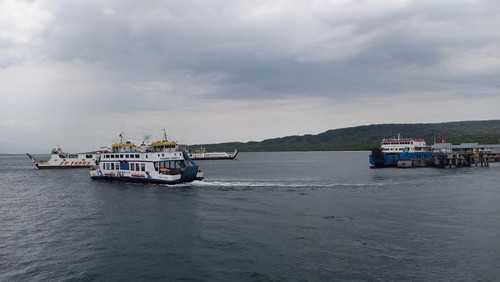 Situasi kapal di Pelabuhan Gilimanuk, Jembrana, saat dibukanya kembali lalulintas di Selat Bali, Jumat (28/10/2022).