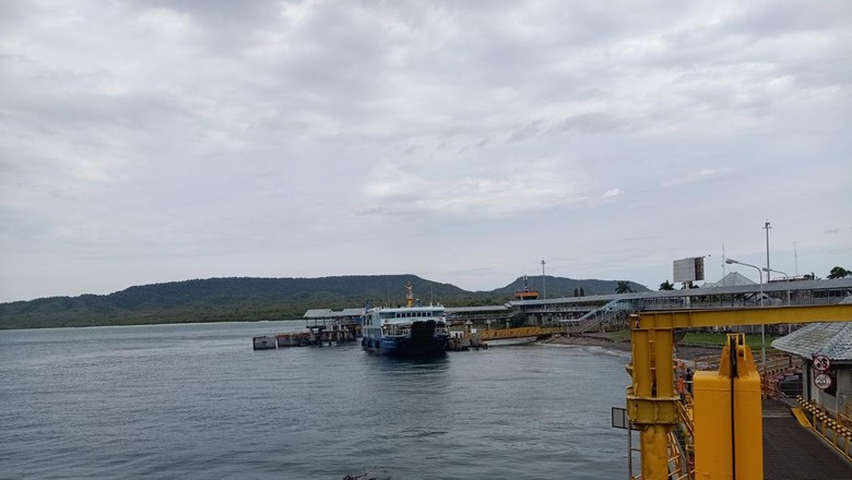 Situasi Pelabuhan Gilimanuk pasca dilakukan penutupan akibat cuaca buruk (angin kencang), Jumat (28/10/2022).