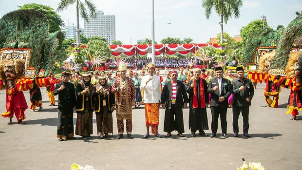 sumpah pemuda di balai kota Surabaya
