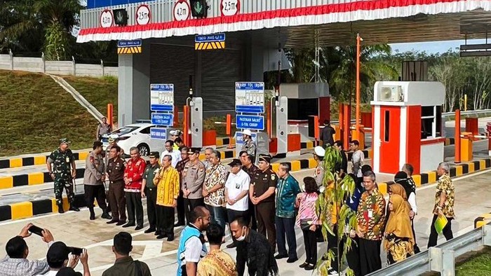 Ruas jalan Tol Pekanbaru-Bangkinang resmi diuji coba. Selama masa uji coba, pengendara yang melintas di ruas tol itu tidak dikenakan tarif tol alias gratis.