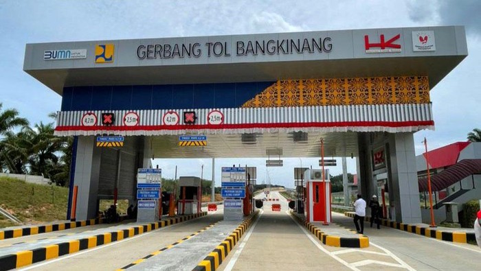Tol Pekanbaru-Bangkinang Dibuka Gratis, Jangan Ngebut Ya! Ruas jalan Tol Pekanbaru-Bangkinang resmi diuji coba. Selama masa uji coba, pengendara yang melintas di ruas tol itu tidak dikenakan tarif tol alias gratis.