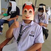 Foto-foto para murid yang sedang serius mengerjakan ujian itu kemudian diunggah oleh Mandane Ortiz ke akun Instagram dan juga Facebook miliknya. Foto-foto tersebut pun sampai menjadi viral dan dimuat di beberapa artikel. Foto: Instagram/@majjoymandz