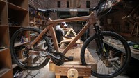 Sepeda kayu ini bisa menjadi pilihan bagi pecinta olahraga yang menyukai jenis sepeda unik atau anti-mainstream